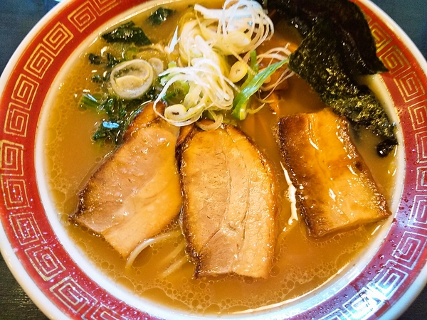 豚骨醤油ラーメン