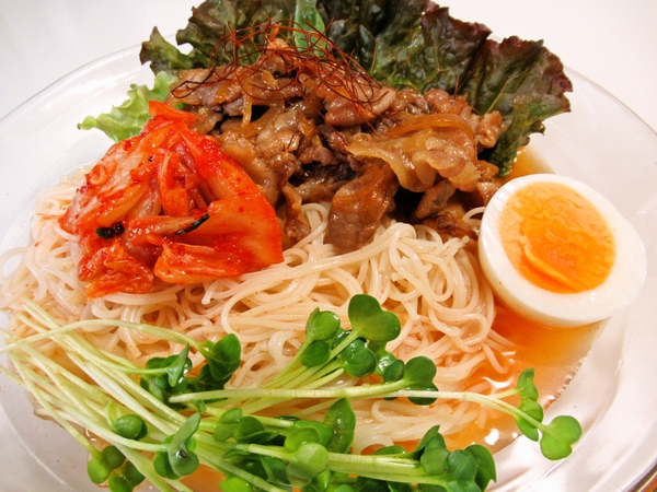 豚バラ炒めの冷麺風そうめん