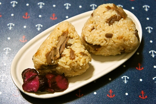 おにぎり(炊き込みご飯)