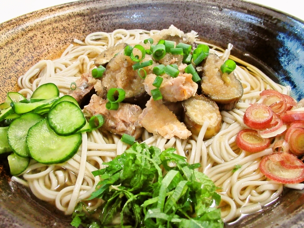 さば缶となすのみぞれ煮そば