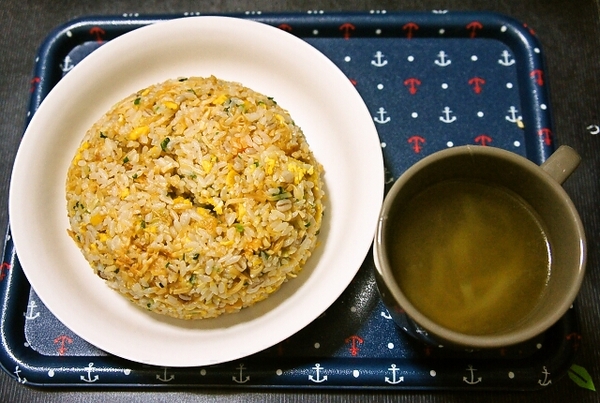 カップヌードルチャーハンとオニオンスープ