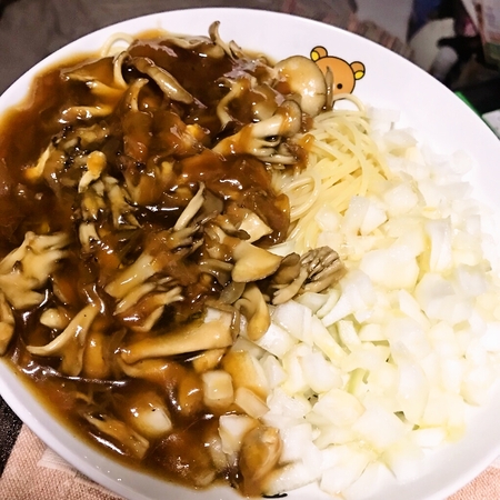 マイタケとタマネギのパスタ