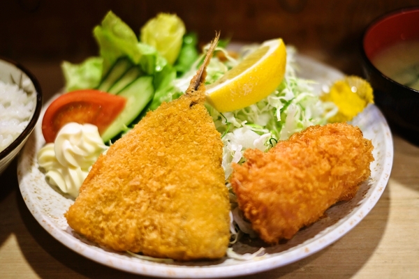 新宿とんかつ志野のアジフライ、クリームコロッケ定食