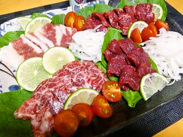家飲みで「馬刺しの盛り合わせ」をお取り寄せ