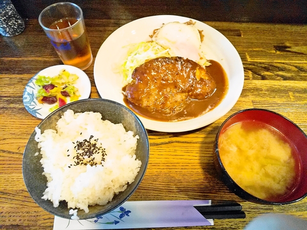 ハンバーグ定食 660円