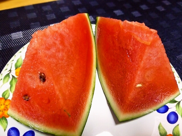 今年の初物　熊本産の黒すいか♪