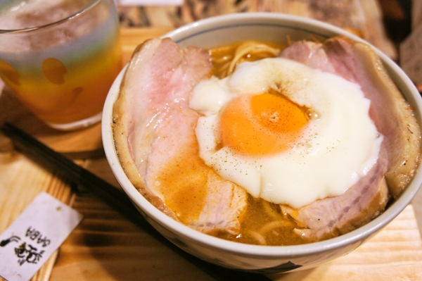 “耳の後ろが痛くなる問題”も解決で外出を楽しくする。。。とお昼ご飯