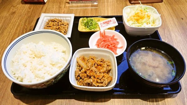 吉野家で朝ご飯「納豆牛小鉢定食」