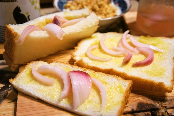 使用期限の過ぎた日焼け止めを使うと。。。と朝ごはん