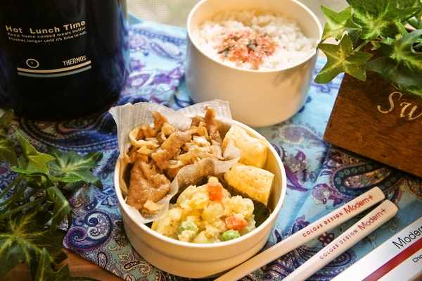 豚のピリ辛スタミナ焼き弁当de長男のランチ