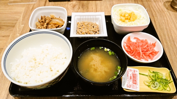吉野家の納豆丑小鉢定食（ご飯軽め）