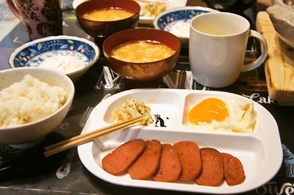 味噌汁にアレをかけるだけで数倍美味しくなる裏ワザとは！と夕食