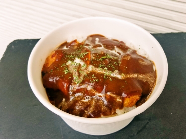 トンテキのハッシュドポーク丼