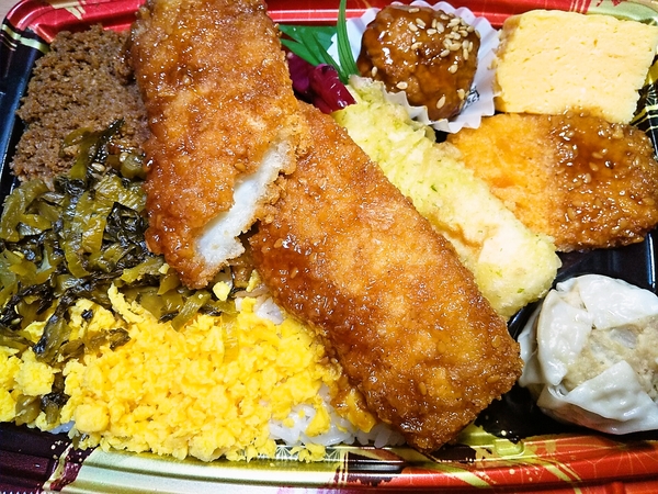 イカフライ三色そぼろ弁当