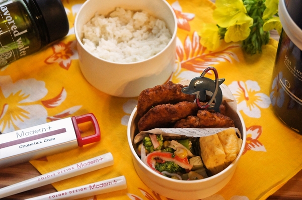父作のフライドチキン＆母作のカニカマサラダ弁当