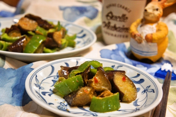 ご飯がすすむ♪茄子とピーマンの辛味噌炒め