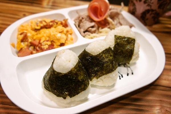 つけ置き不要で根こそぎ汚れが取れて感動！と朝ごはん