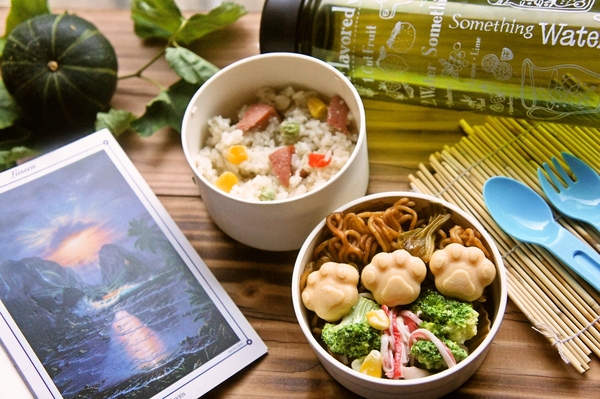 チャーハン＆肉球型蒸し玉子弁当