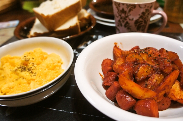 ユニクロの超高見え大人っぽコーデが人気。。。とお昼ごはん