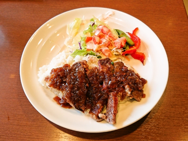 ガストの牛リブロースステーキごはん（あめ色たまねぎのソース）