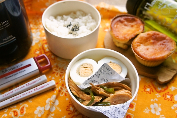 タイ料理ガイガパオ風＆手作りチーズケーキ弁当