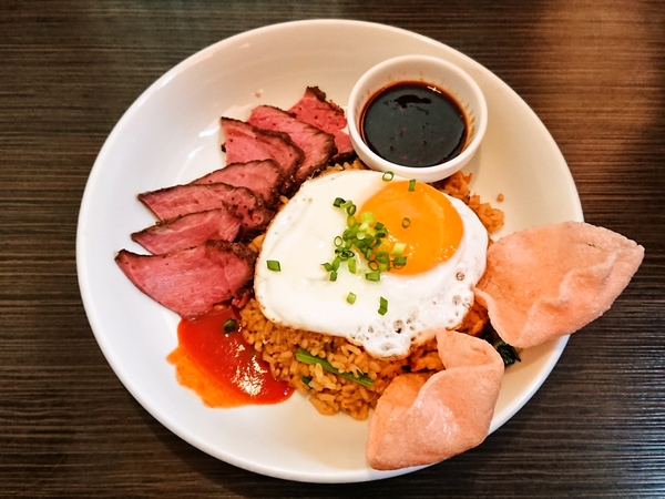 ベビフェの特製ローストビーフのナシゴレン（セレブサイズ）