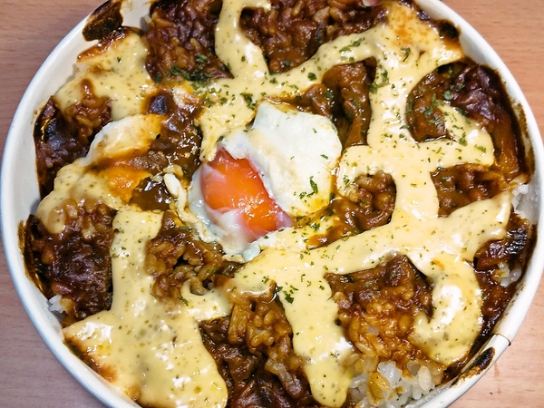 焼きチーズ温玉カレー