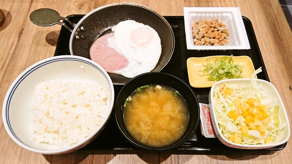 吉野家のハムエッグ納豆定食