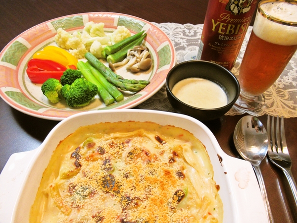 茹で野菜のバーニャカウダとエビマカロニグラタン