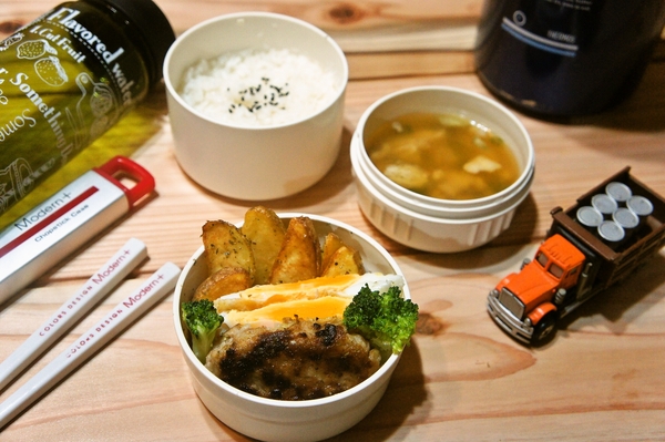 「父が作ったハンバーグ弁当」de長男のランチ