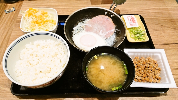 吉野家のハムエッグ納豆定食♪