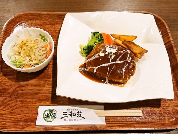 煮込みハンバーグ