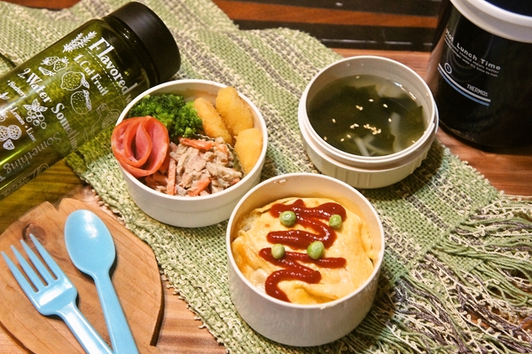 オムライス＆ゴボウサラダ弁当de長男のランチ