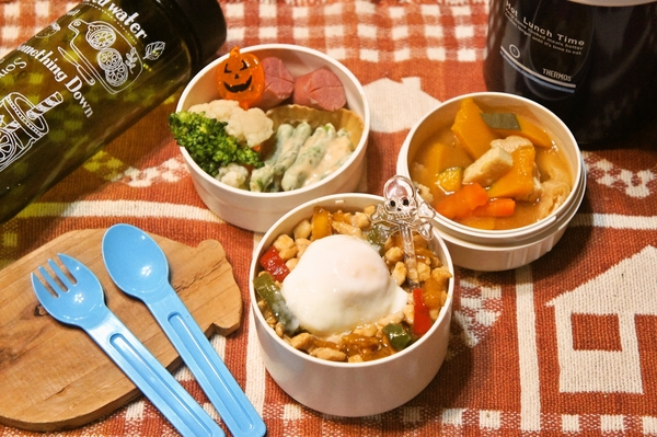 長男のリクエストで温泉玉子のせガイガパオ丼＆具沢山お味噌汁弁当