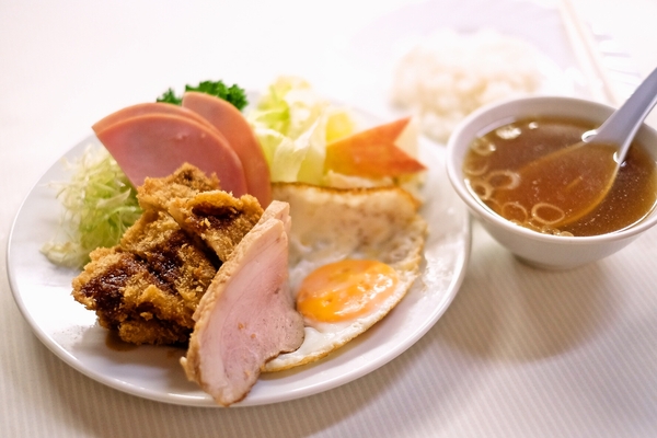 ハムエッグ定食