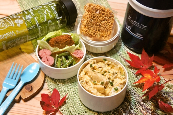 油揚げの卵とじ丼＆インゲンの胡麻和え弁当de長男のランチ