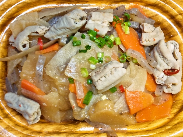 野菜たっぷりモツ煮込み