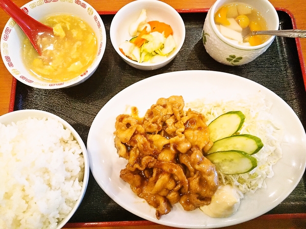 中華料理店の生姜焼き定食