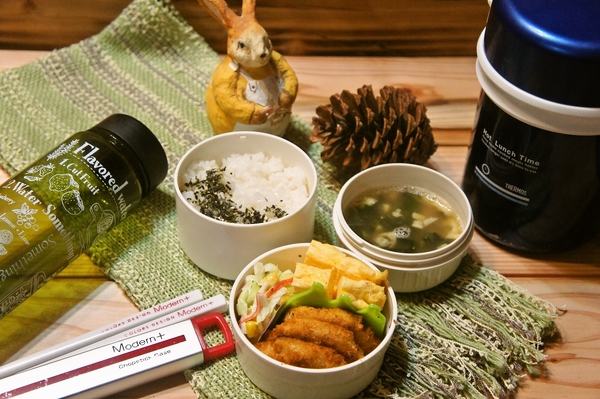 チキンカツ＆キャベツのサラダ弁当de長男のランチ