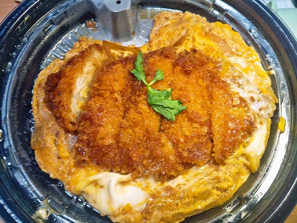 カツ丼をテイクアウト