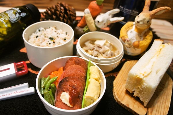 魚肉ハンバーグソテー＆豚汁弁当de長男のランチ