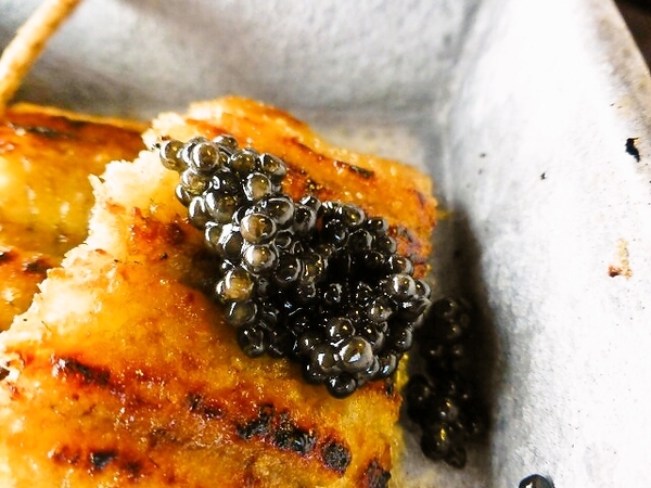 鰻の白焼きとフランス産キャビアをのせて～