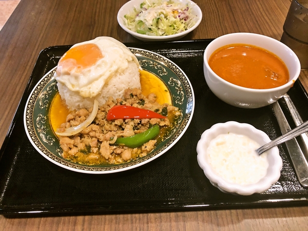 ガパオランチ