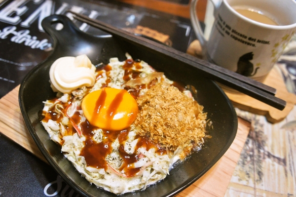 怖くて外を出歩けない(((｡・´ω`・｡)))。。。とお昼ごはん