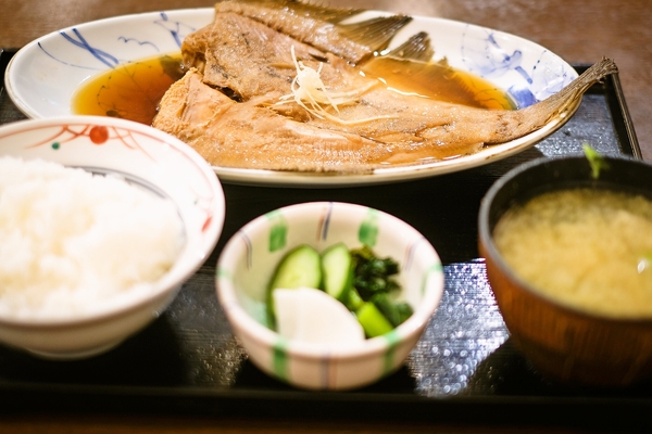 子持ちガレイの煮つけ定食