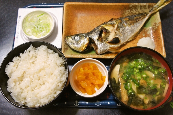 今日の朝ご飯(アジの塩焼き等)