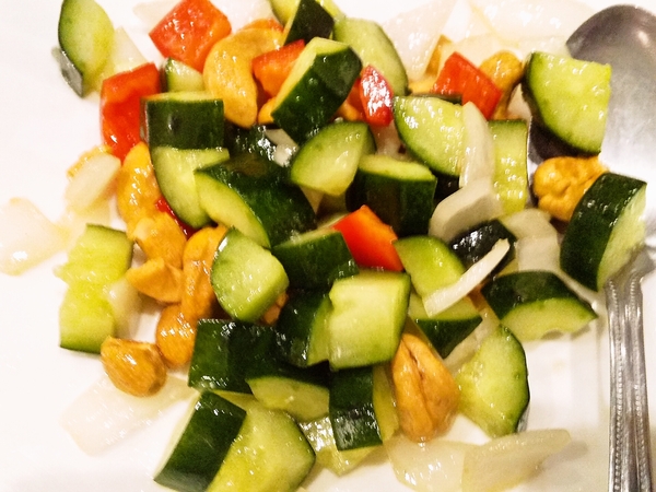 胡瓜とカシューナッツの和え物