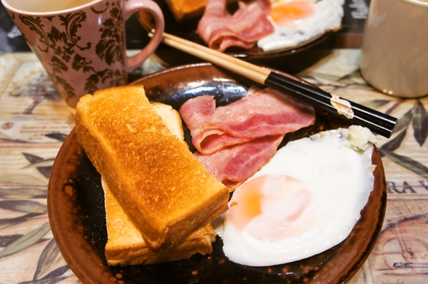 平地も積雪や路面凍結に注意。。。と朝ごはん