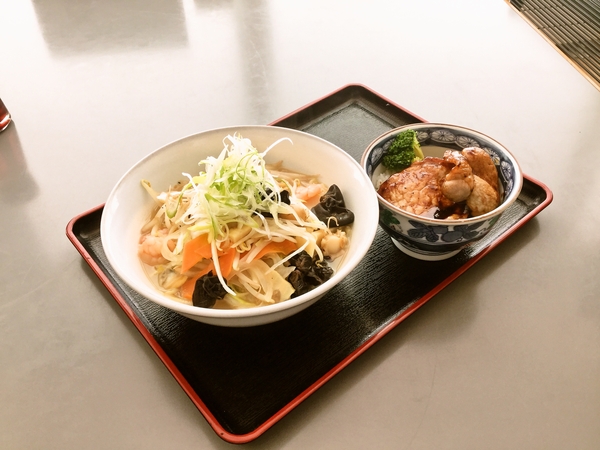 十勝ナウマン温泉の豚丼とタンタンメンのセット♪