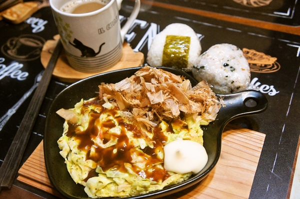 初めての雪景色の中のお散歩。。。と朝ごはん